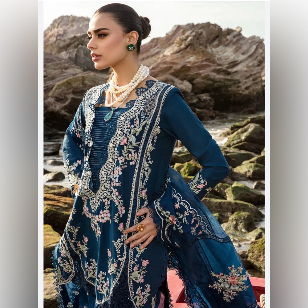 Embroidered Teal Blue Dress with Dupatta brand Saira Shakira India Pakistani - Picture 5 of 17